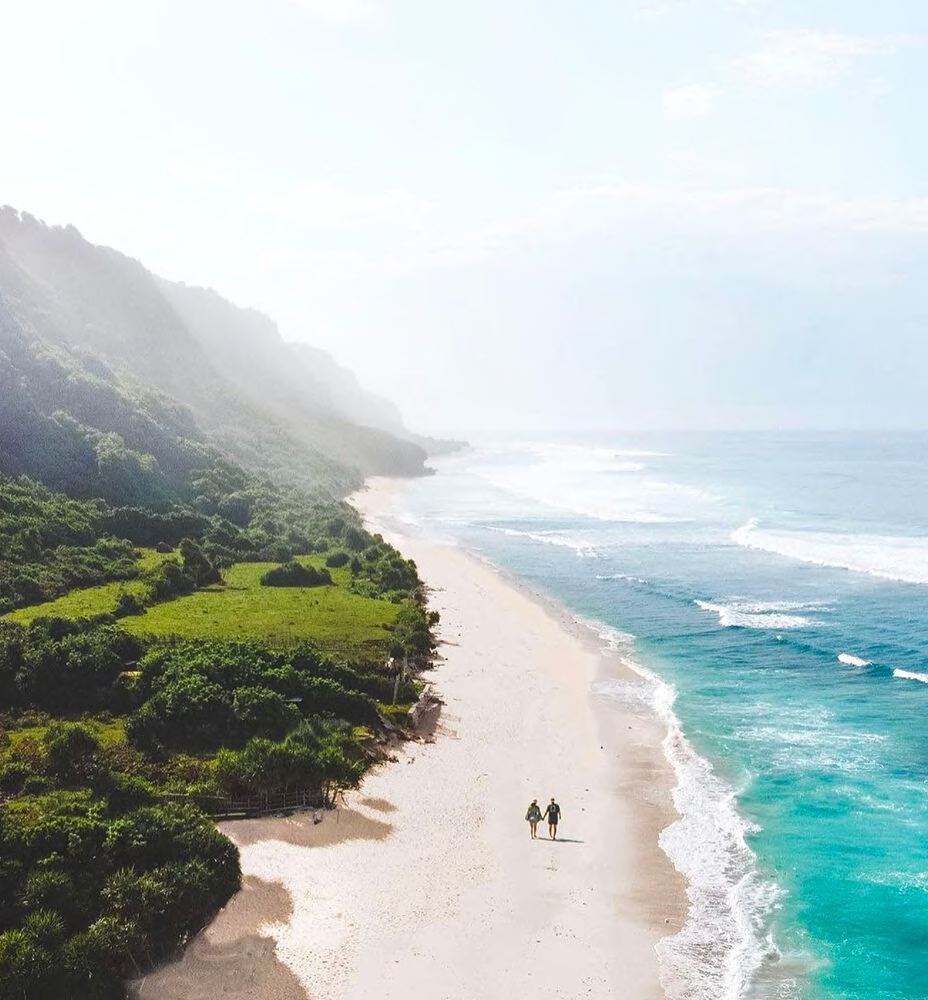 Playa bajo los acantilados de Uluwatu, Bali